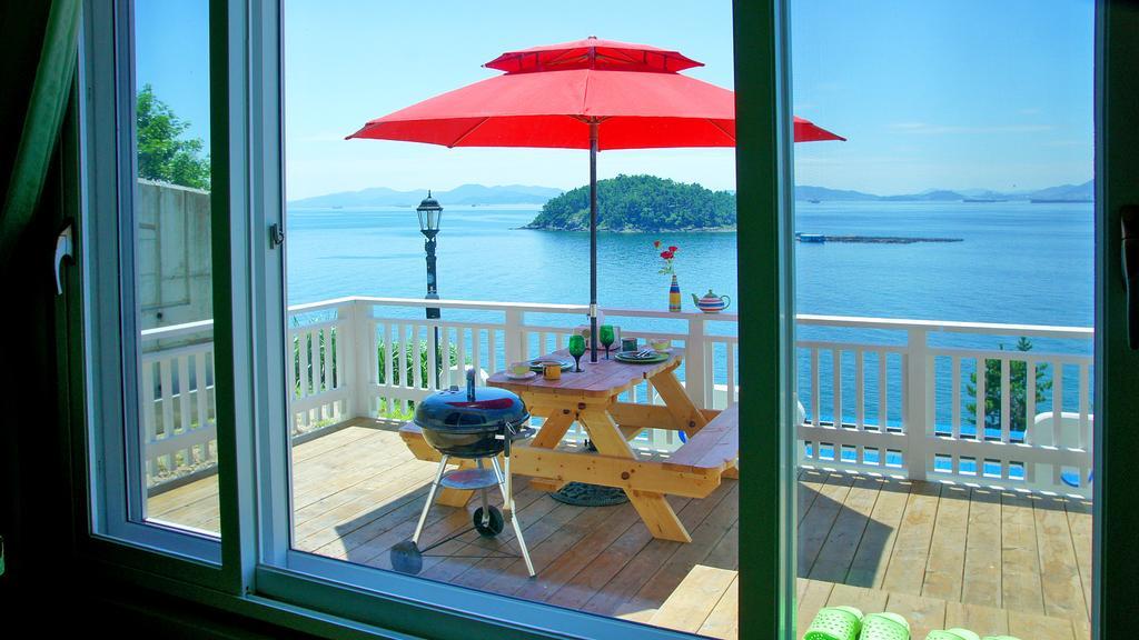 Blue & White Pension Namhae Esterno foto