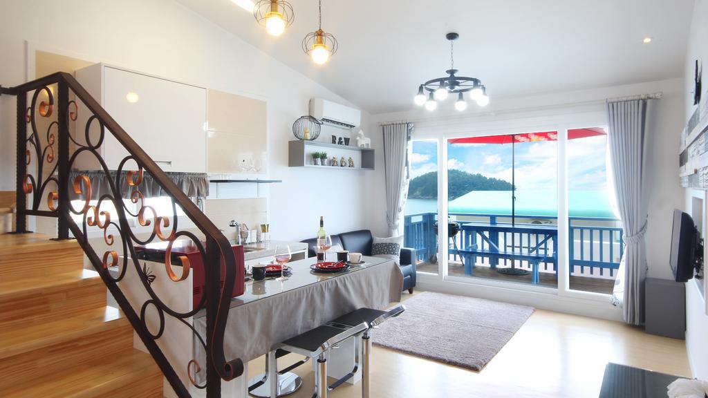 Blue & White Pension Namhae Esterno foto