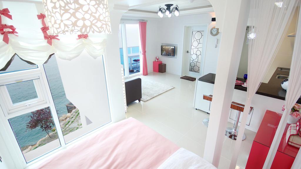 Blue & White Pension Namhae Esterno foto