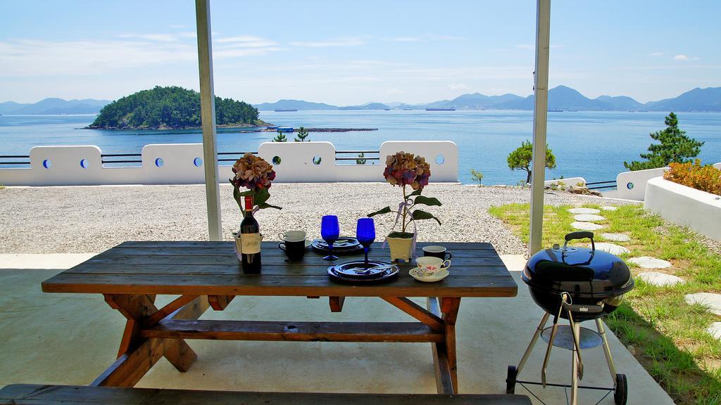 Blue & White Pension Namhae Esterno foto