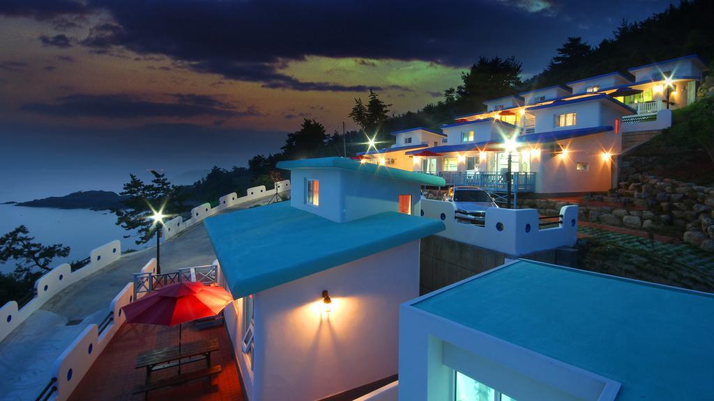Blue & White Pension Namhae Esterno foto