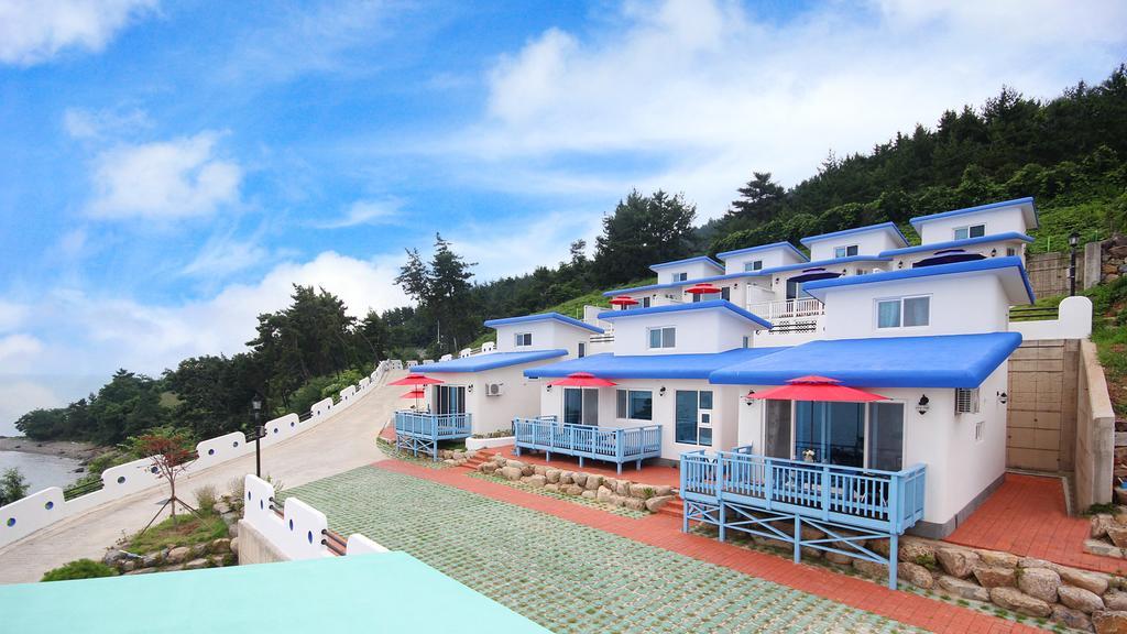 Blue & White Pension Namhae Esterno foto
