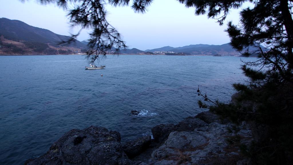 Blue & White Pension Namhae Esterno foto