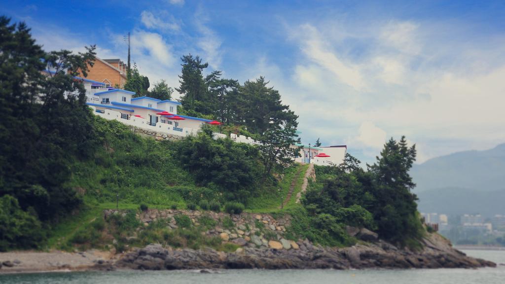 Blue & White Pension Namhae Esterno foto