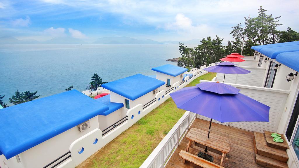 Blue & White Pension Namhae Esterno foto